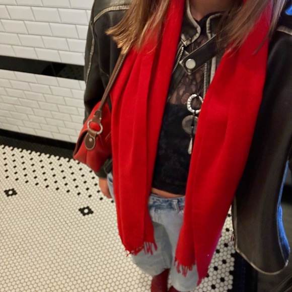 Meet your Posher, Taylor - Picture 2 of 12